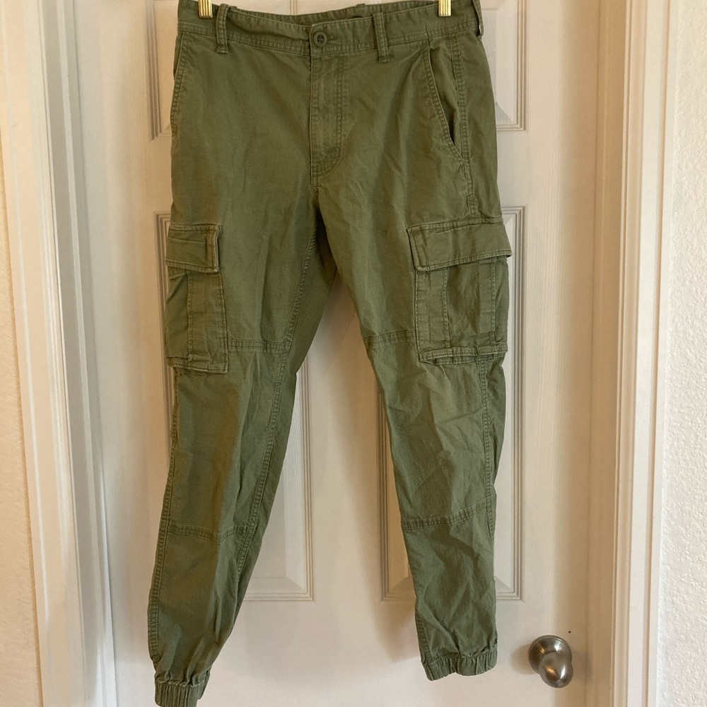 Army Green Old Navy Cargo Joggers in Size 30